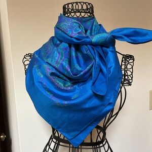 Beautiful Thai silk scarf, New 34”x35”